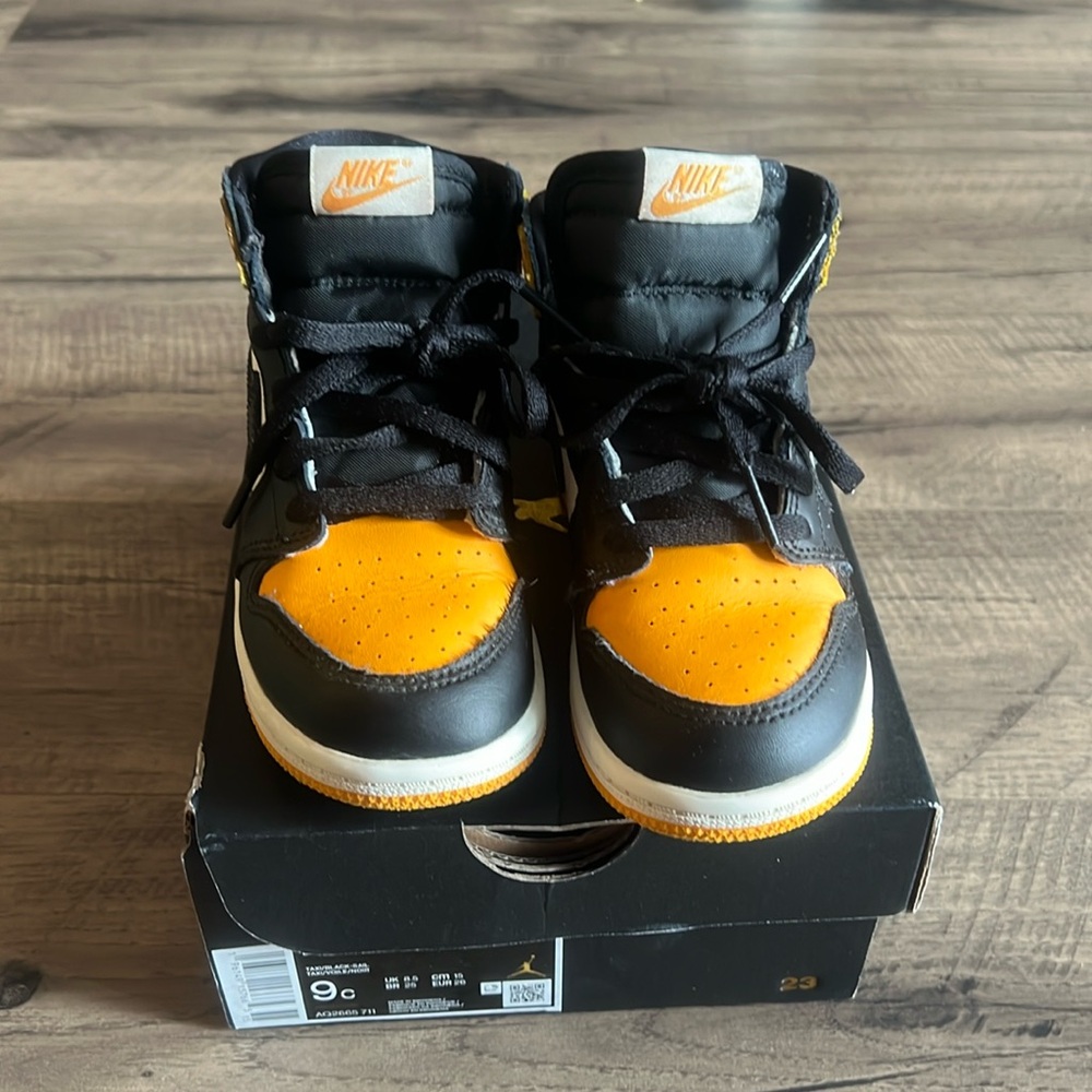 Used Jordan 1 Retro High OG - size 9c
